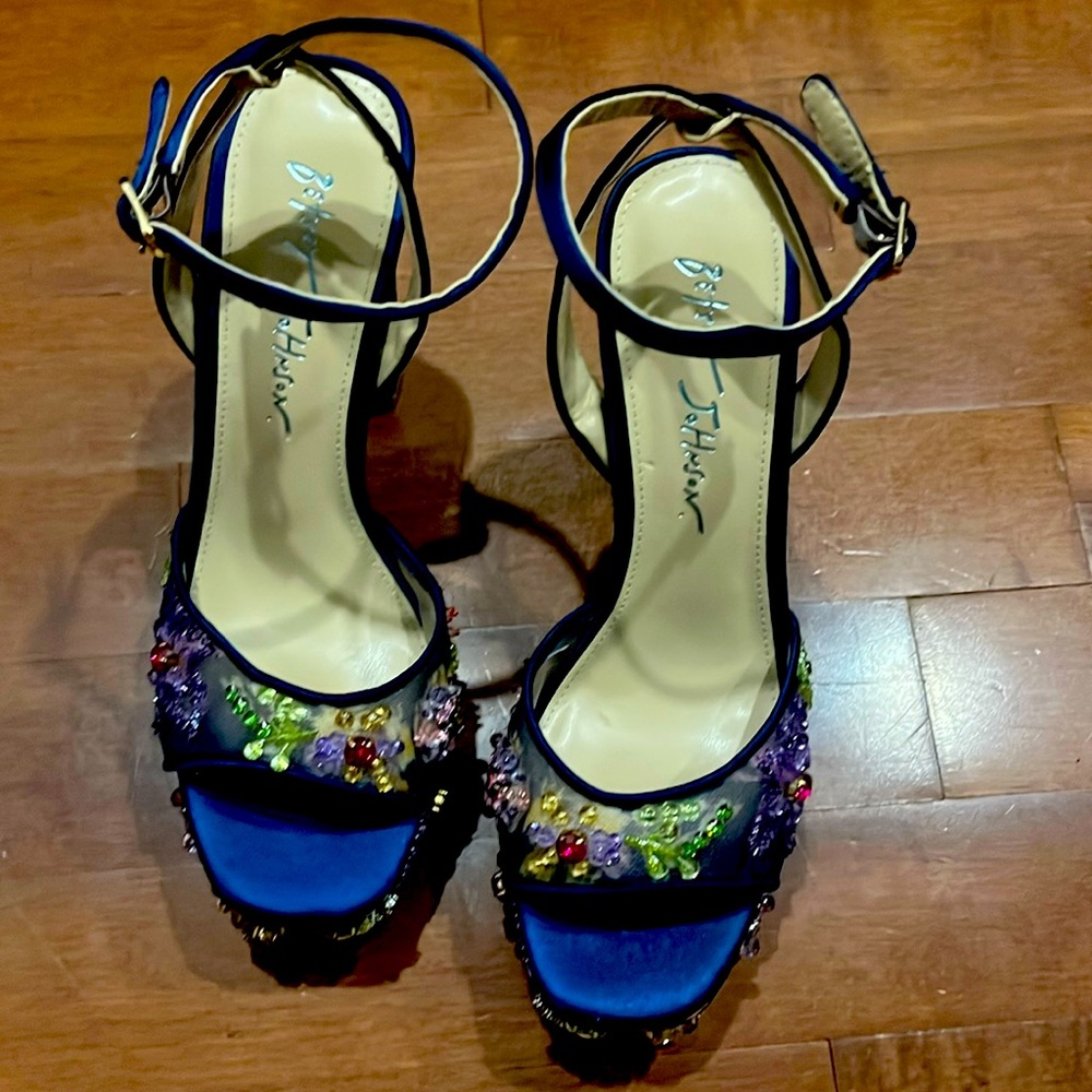 Betsey Johnson Women's Velma Platform Sandal size 6